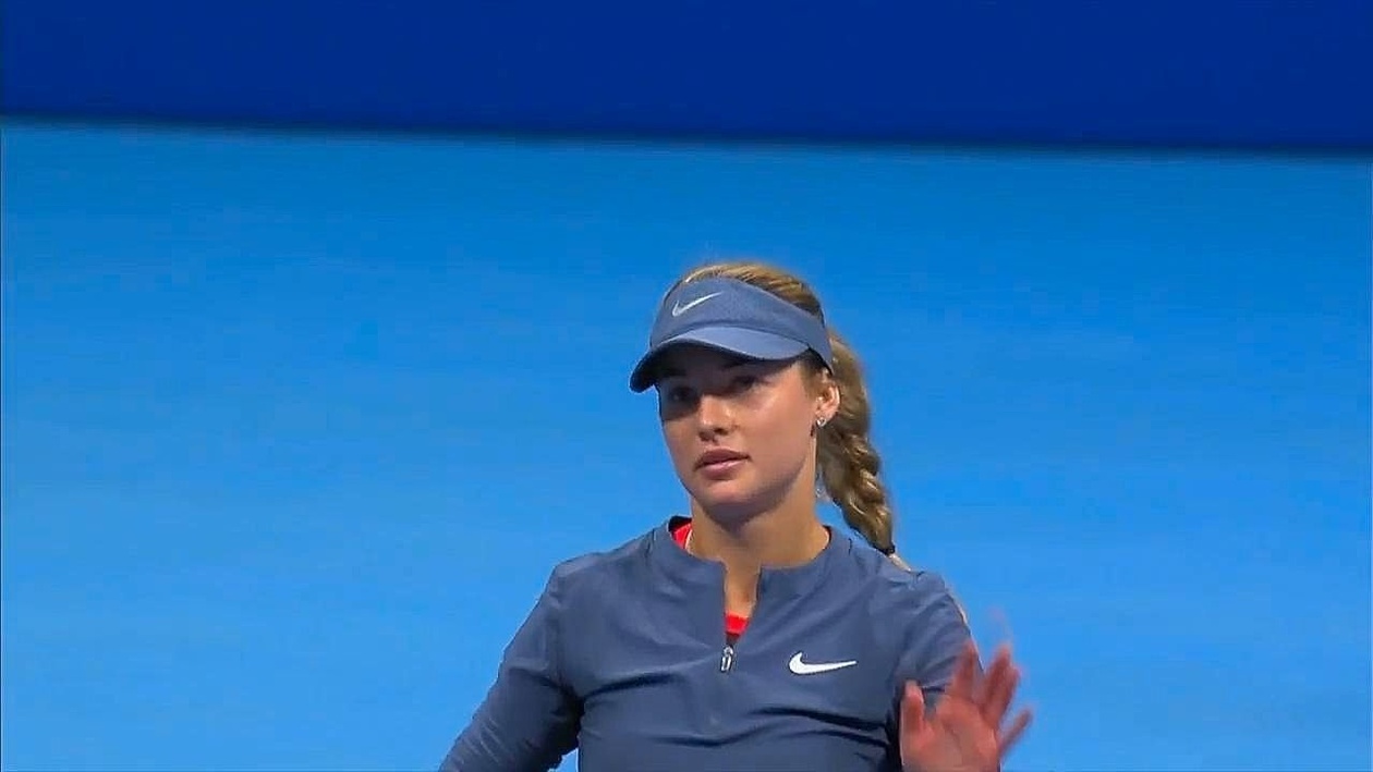 Η Καλίνσκαγια θριάμβευσε σε μαραθώνια μάχη στο Τόκιο, εξασφαλίζοντας θέση στα προημιτελικά