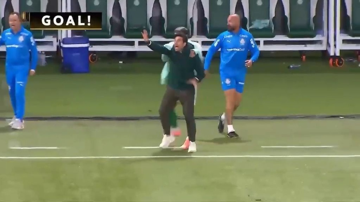 Ο Αμπέλ Φερέιρα δεν σταματάει τις οδηγίες μετά το 3-0