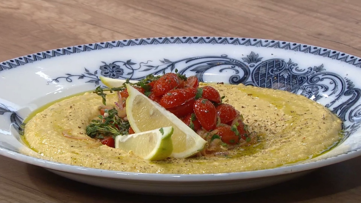 Φάβα Σαντορίνης με ντοματίνια