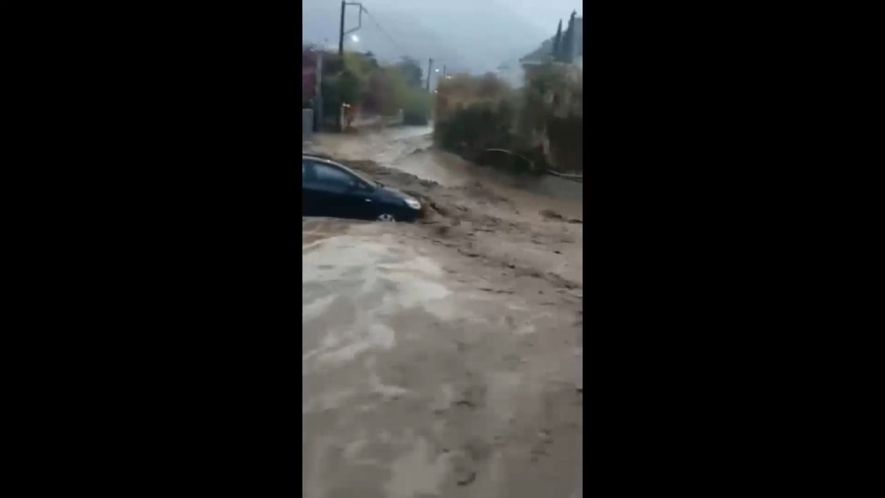 Ξαφνική ισχυρή βροχόπτωση στο Παλαιόκαστρο Ηρακλείου