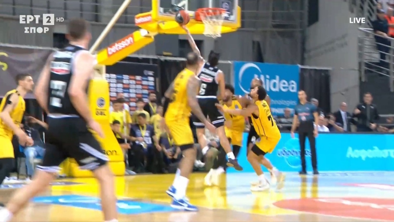 Ημίχρονο: ο ΠΑΟΚ προηγείται του Άρη με οκτώ πόντους