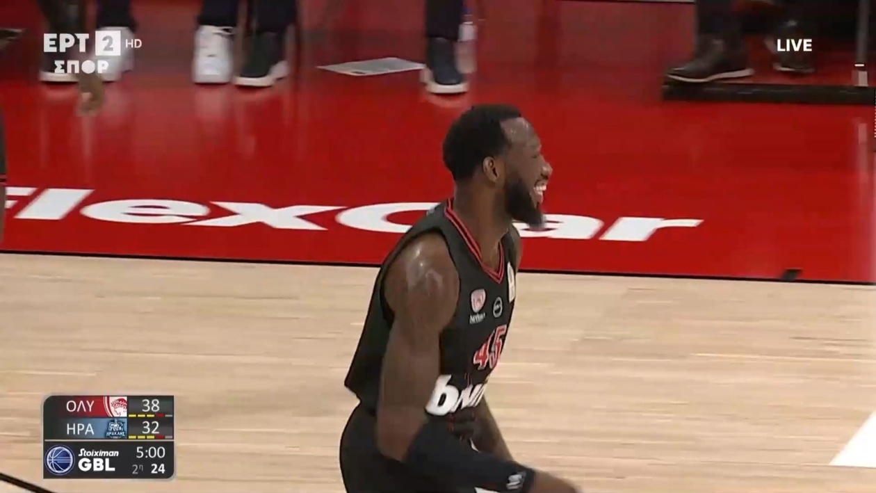 Ο Ντόντα Χολ κυριάρχησε στη ρακέτα — παράσταση με καρφώματα