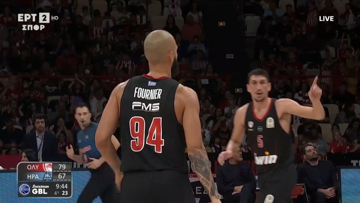 Ο Εβάν Φουρνιέ σημείωσε 12 συνεχόμενους πόντους στον αγώνα Ολυμπιακός — Ηρακλής