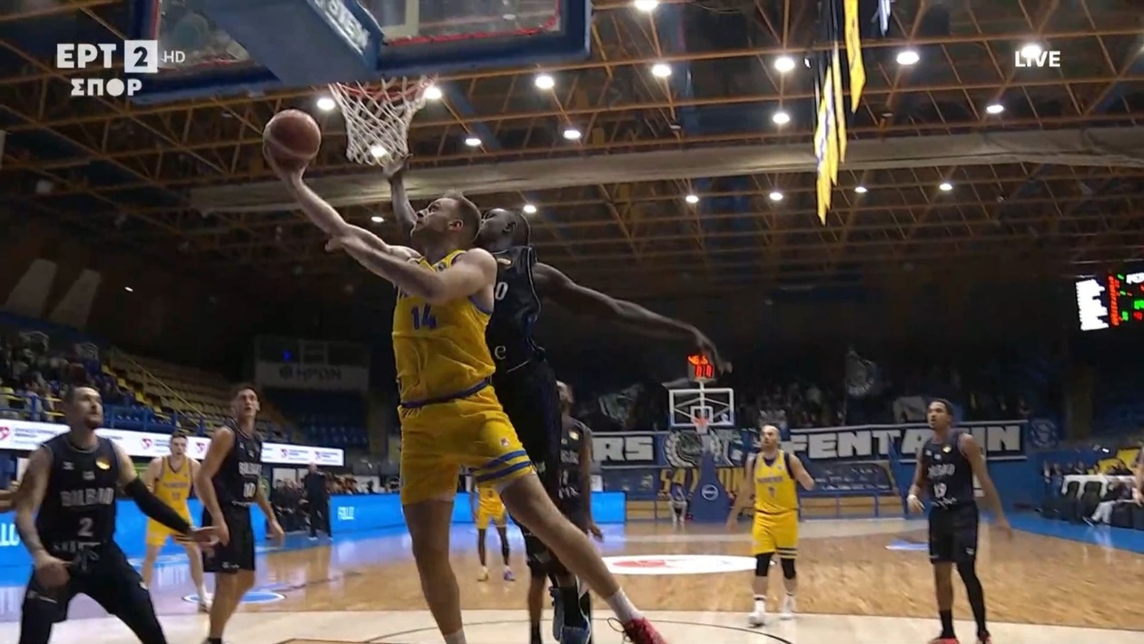 Εντυπωσιακό γκολ-φάουλ του Κακλαμανάκη