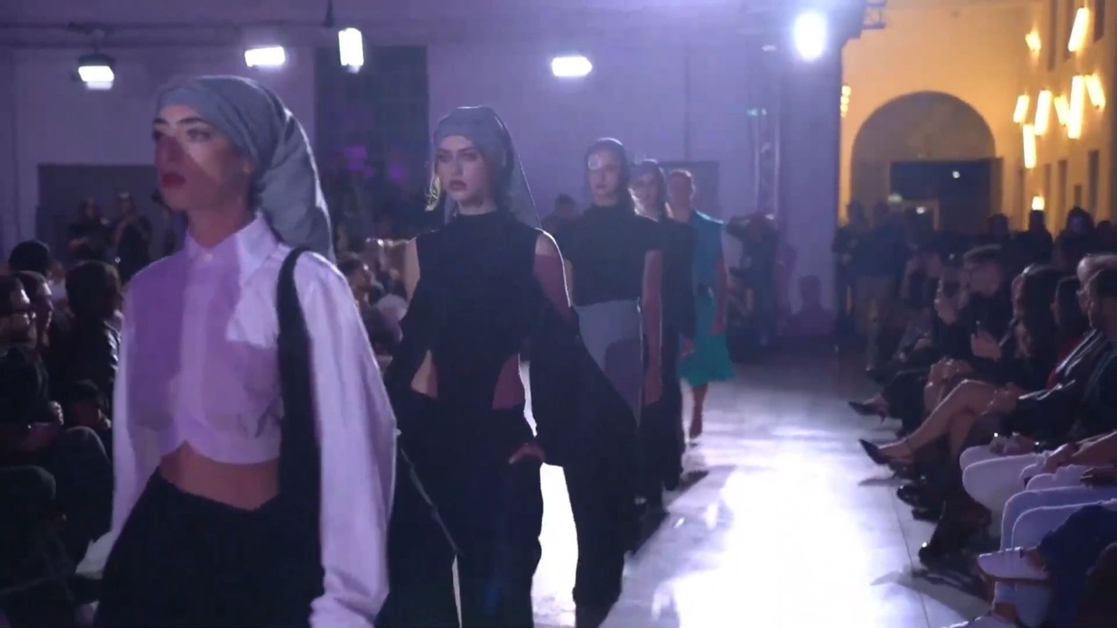 Froso Christou στην Εβδομάδα Μόδας της Αθήνας τον Νοέμβριο του 2025