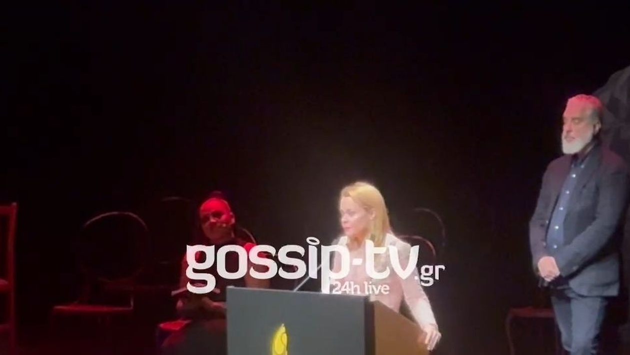 Στα Θεατρικά Βραβεία Κοινού 2025, η Λένα Παπαληγούρα παρέλαβε το βραβείο με εμφανή συγκίνηση