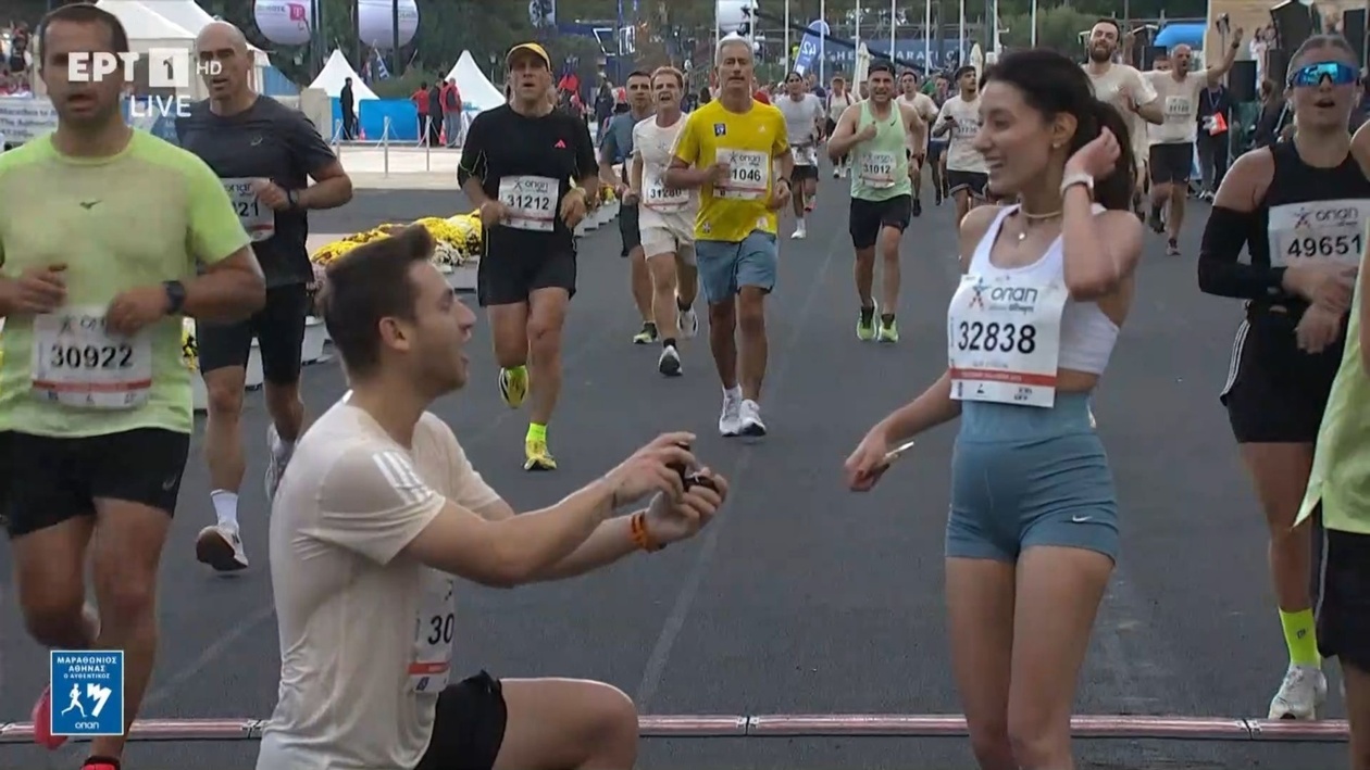 Πρόταση γάμου στον Μαραθώνιο της Αθήνας