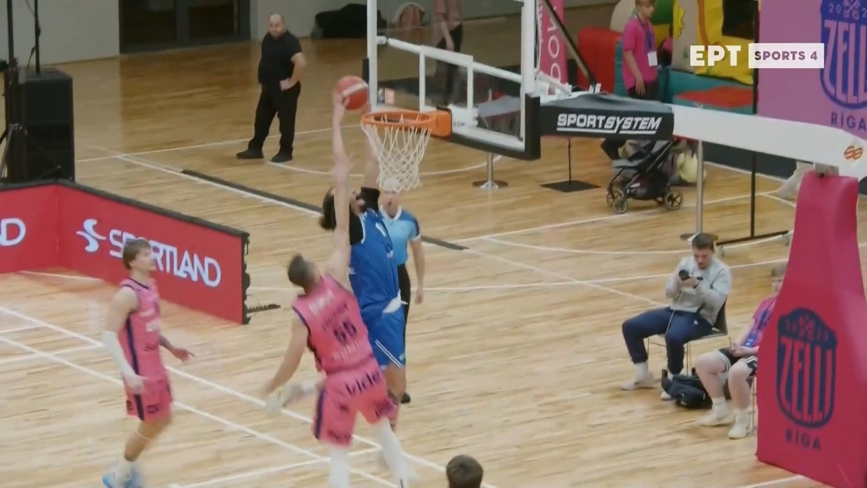 Ένα εντυπωσιακό κάρφωμα του Γουέρ στον αγώνα Ρίγα Ζέλι εναντίον Ηρακλή