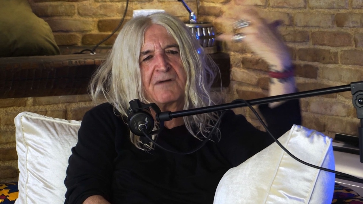 Ο Νίκος Καρβέλας ζήτησε από τα παιδιά του να τον αποκαλούν Νίκο