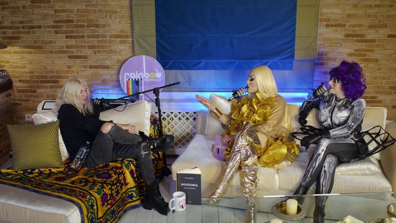 Ο Νίκος Καρβέλας δηλώνει ότι δεν έχει ποτέ τραγουδήσει