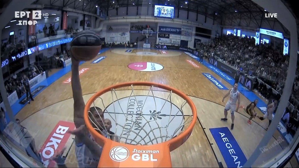 Το δυναμικό κάρφωμα του Χέσον μετά από ομαδική συνεργασία στα ριμπάουντ των γηπεδούχων