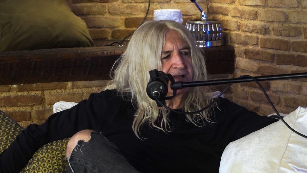 Ο Νίκος Καρβέλας μιλά για τα φοιτητικά του χρόνια στη Νομική Σχολή