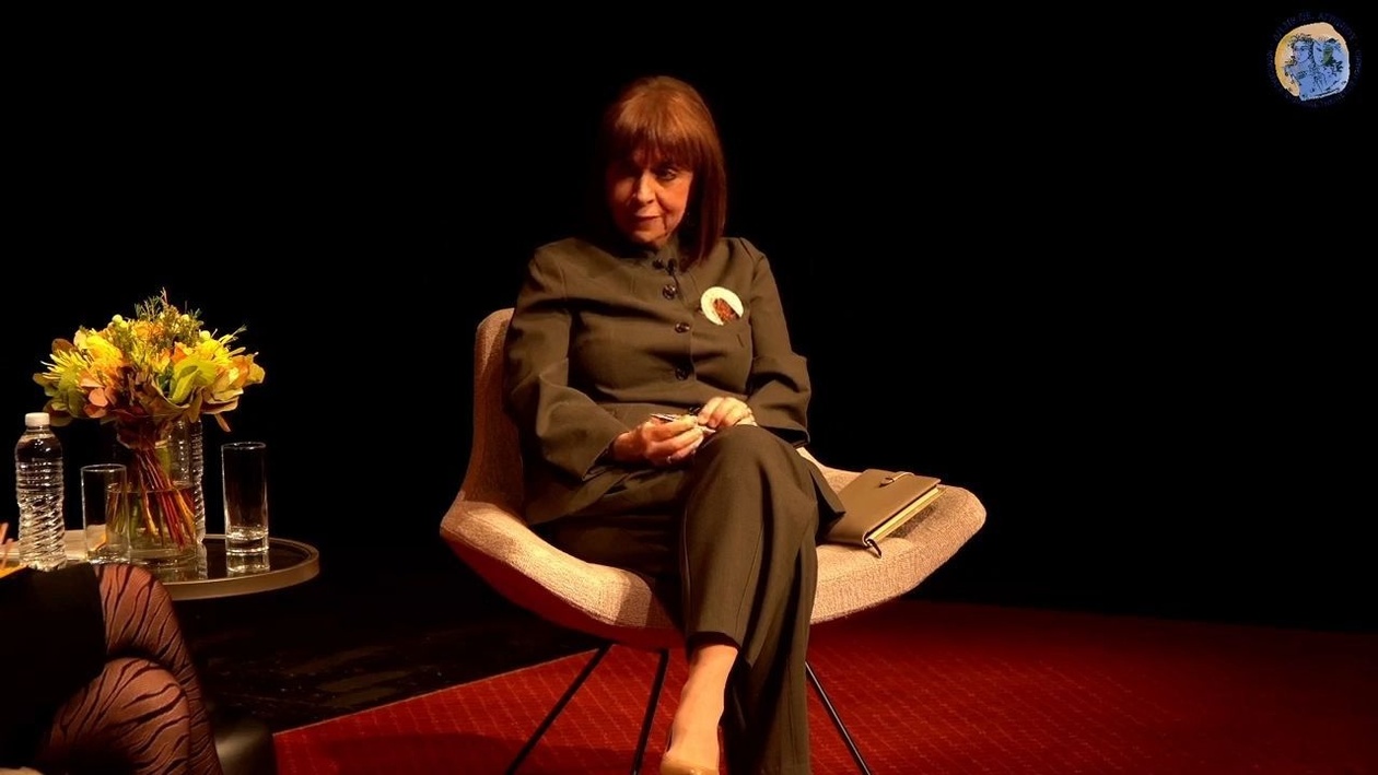 Η Σακελλαροπούλου αναφέρθηκε στις επιθέσεις εναντίον της και της γάτας της