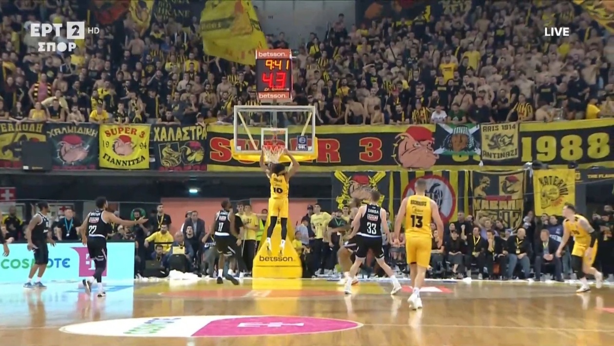 Ο Φόρεστερ δέχτηκε την ασίστ του Τζόουνς και ολοκλήρωσε μια επίθεση του Άρη εναντίον του ΠΑΟΚ