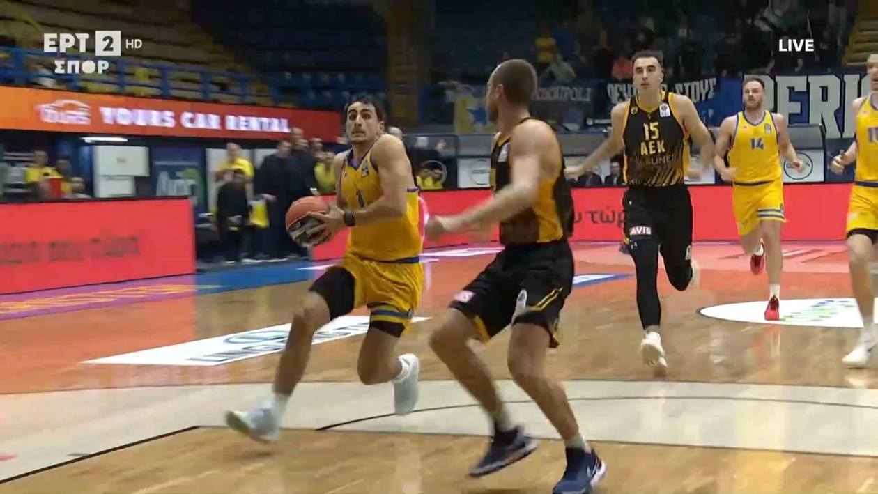 Ο Καρντένας πέτυχε καλάθι στην εκπνοή του πρώτου ημιχρόνου