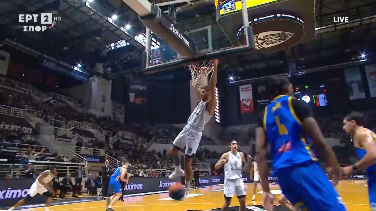 Ένα εντυπωσιακό κάρφωμα μετά από ασίστ του Κόνιαρη στο ΠΑΟΚ Περιστέρι