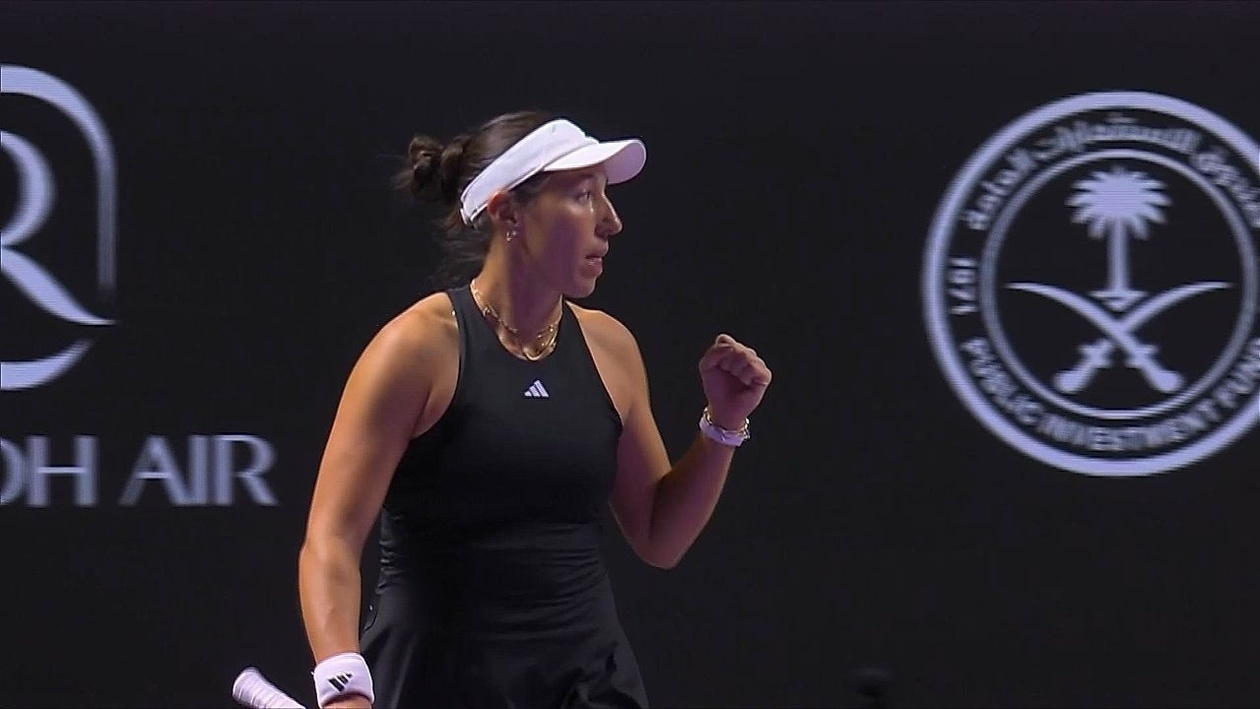 Η Τζέσικα Πέγκουλα προκρίθηκε στα ημιτελικά των WTA Finals