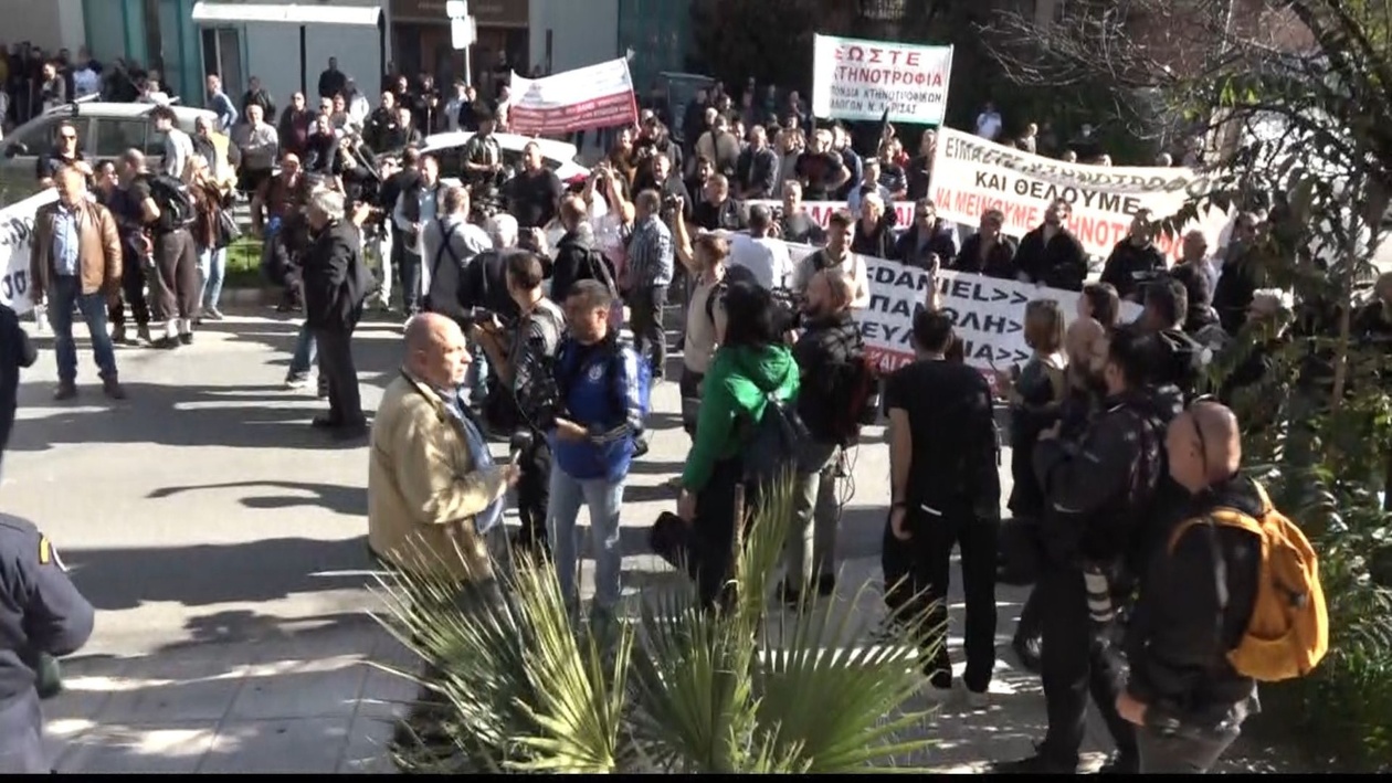 Διαμαρτυρία αγροτών και κτηνοτρόφων στον ΟΠΕΚΕΠΕ