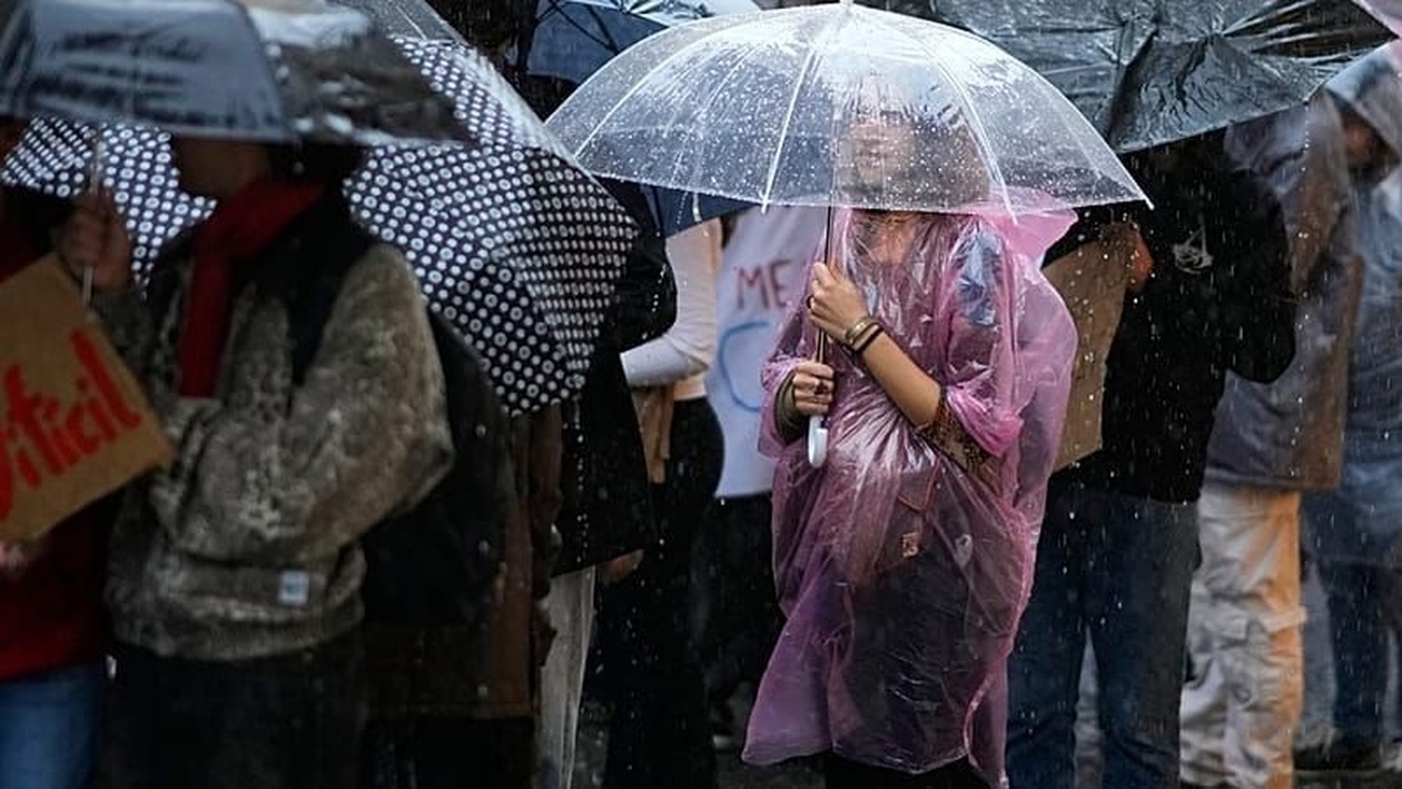 Μια κακοκαιρία στην Πορτογαλία προκαλεί πάνω από χίλια περιστατικά