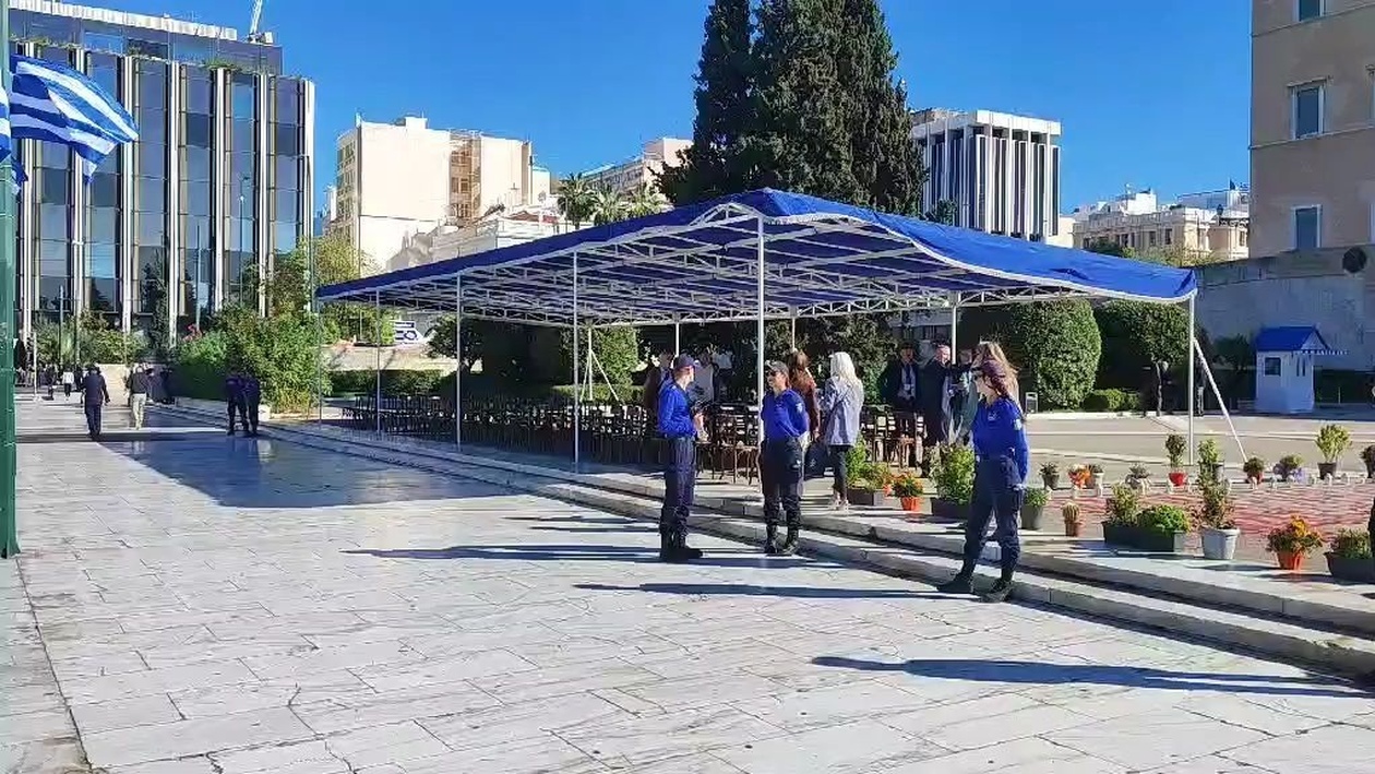 Ισχυρές αστυνομικές δυνάμεις στη πλατεία Συντάγματος εν όψει παρέλασης