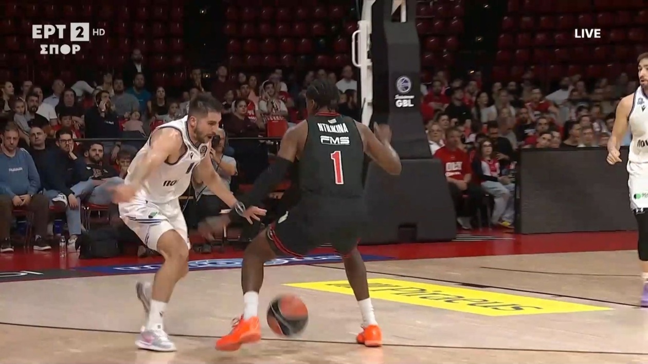 Ο Μωραΐτης εντυπωσίασε με ντρίμπλ και πέρασε τη μπάλα ανάμεσα στα πόδια του Νιλικίνα