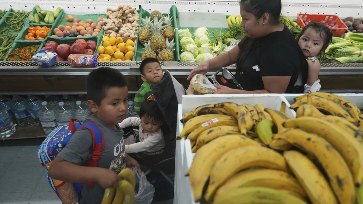 Σχεδόν 42 εκατομμύρια Αμερικανοί έχασαν τις παροχές τροφίμων