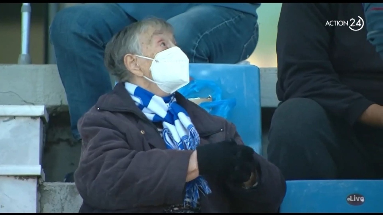 Ο Ηρακλής με την πιο πιστή οπαδό στο πλευρό του