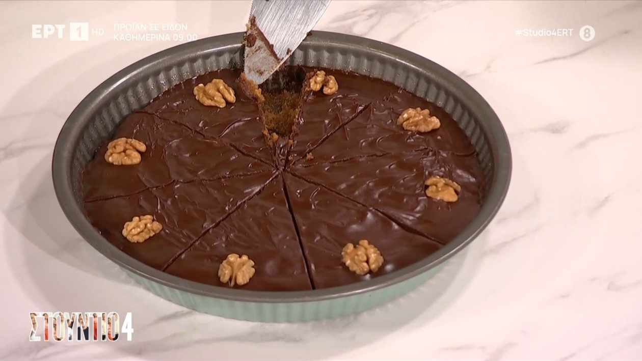 Μια μελομακαρονόπιτα με μέλι και σοκολάτα από τον Δημήτρη Μακρυνιώτη
