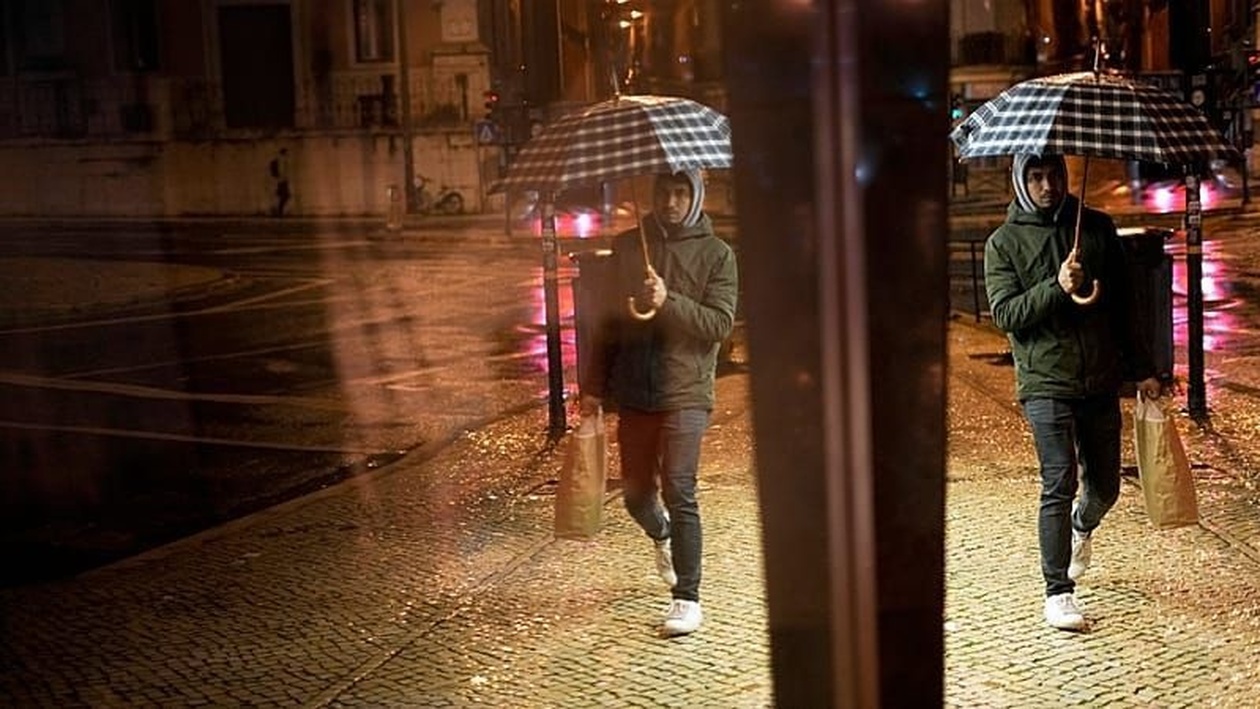 Η Πορτογαλία τέθηκε σε πορτοκαλί συναγερμό λόγω της καταιγίδας