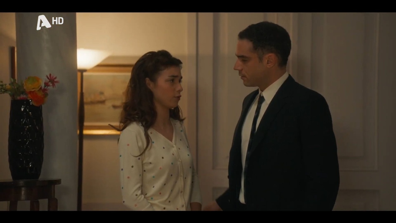 Η Λένα φεύγει αργά το βράδυ από το σπίτι, η Γαλήνη την προστατεύει