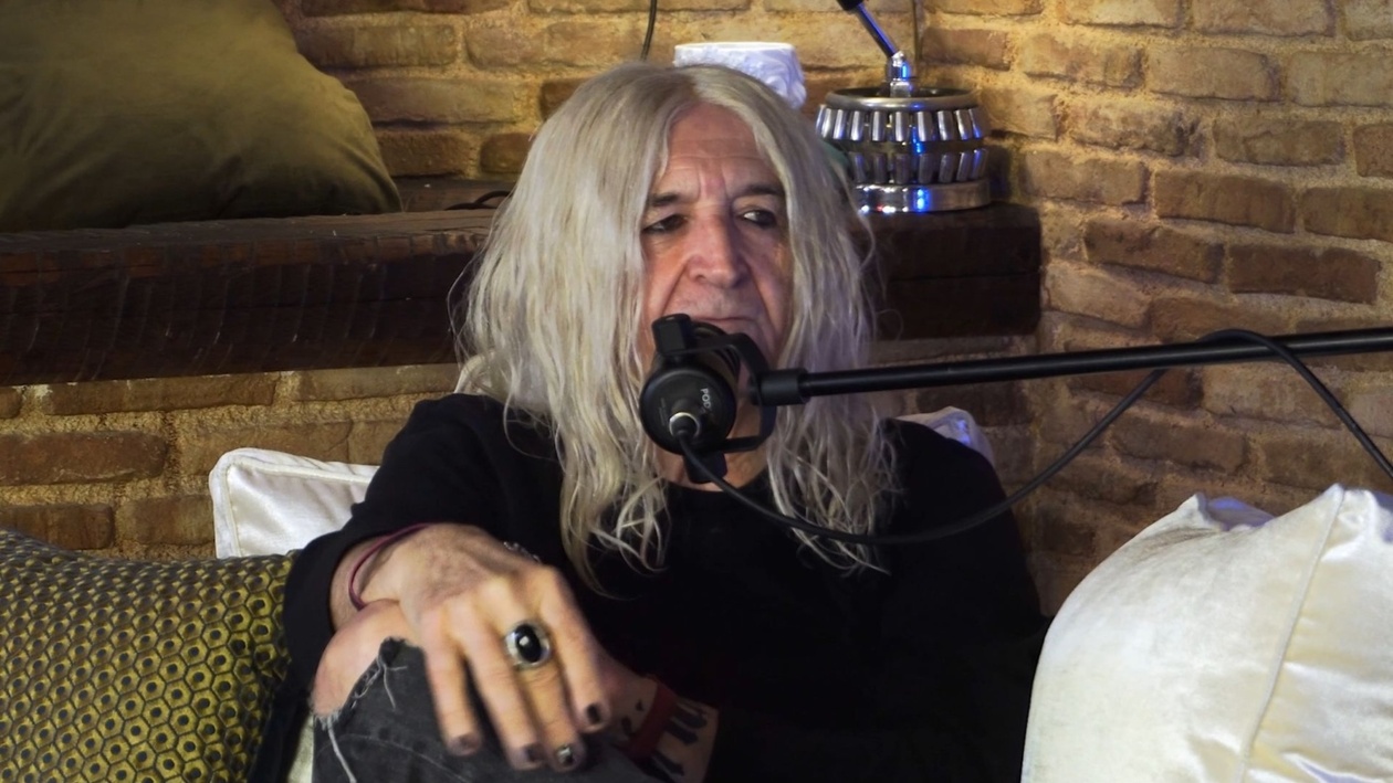 Ο Νίκος Καρβέλας εξηγεί το παρατσούκλι που του έδωσε η γιαγιά του