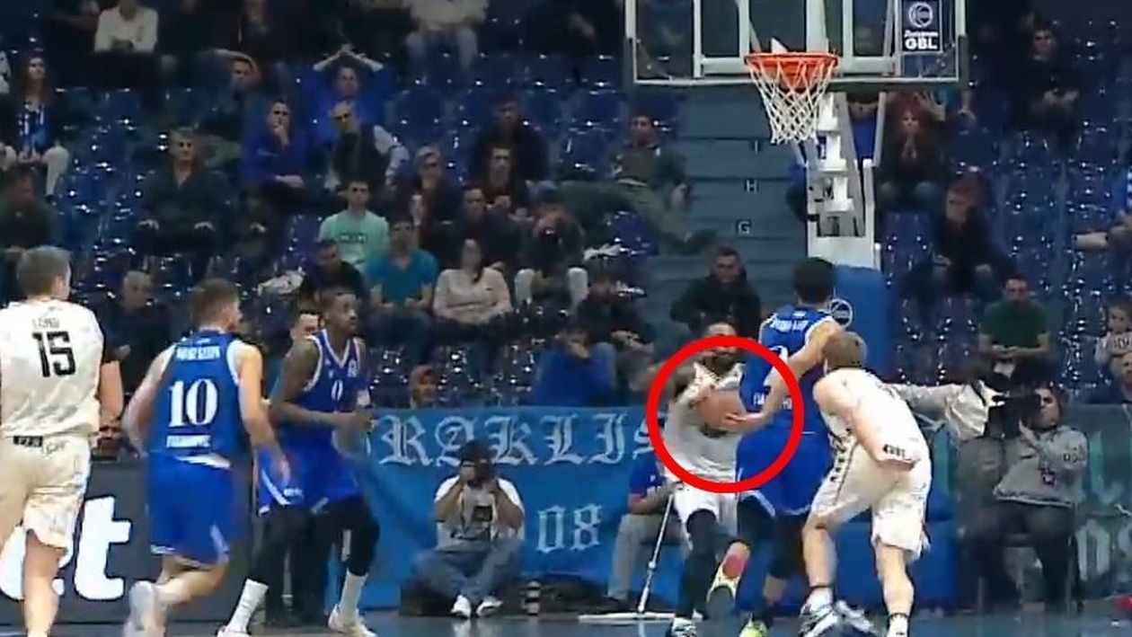 Η πάσα πίσω του Ηρακλή άνοιξε τον δρόμο για το βροντερό κάρφωμα του Φάντερμπερκ