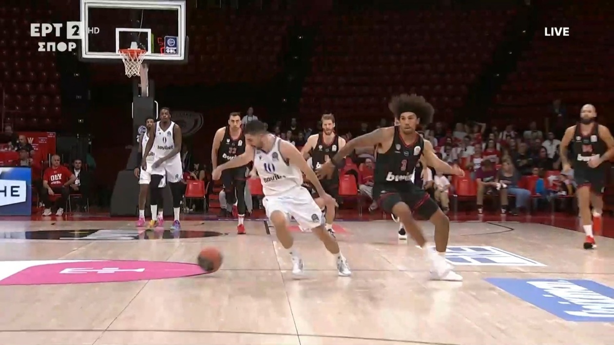 Μια ντρίμπλα-ασίστ που προκάλεσε το γκολ-φάουλ του Φόστερ