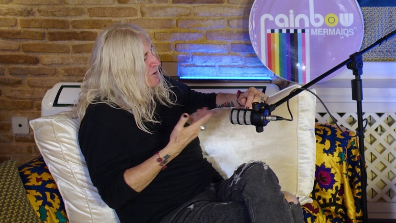 Η αντίδραση του Νίκου Καρβέλα σε γνωστό Έλληνα καλλιτέχνη