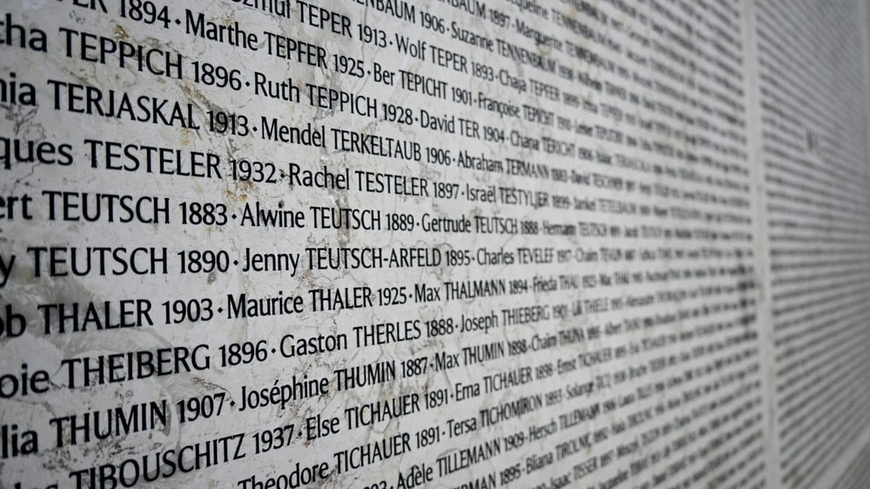 Μια δίκη στο Παρίσι αποκαλύπτει δίκτυα πίσω από τα κόκκινα χέρια