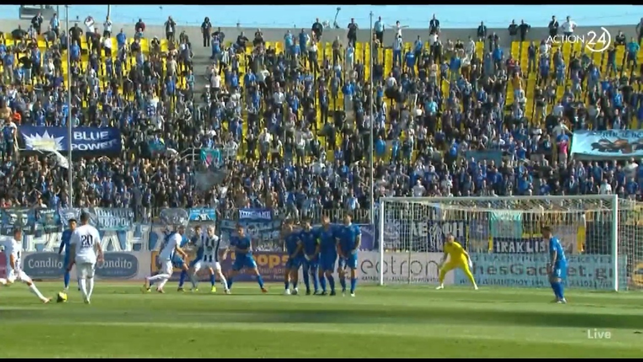 Ο Ηρακλής: εκτέλεση φάουλ του Ντόβενταν δίπλα στην εστία του Γκαραβέλη