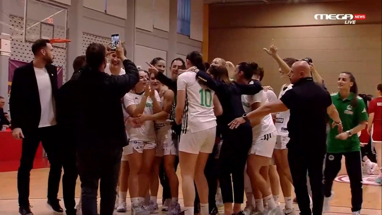 Οι πανηγυρισμοί του Παναθηναϊκού μετά το ντέρμπι