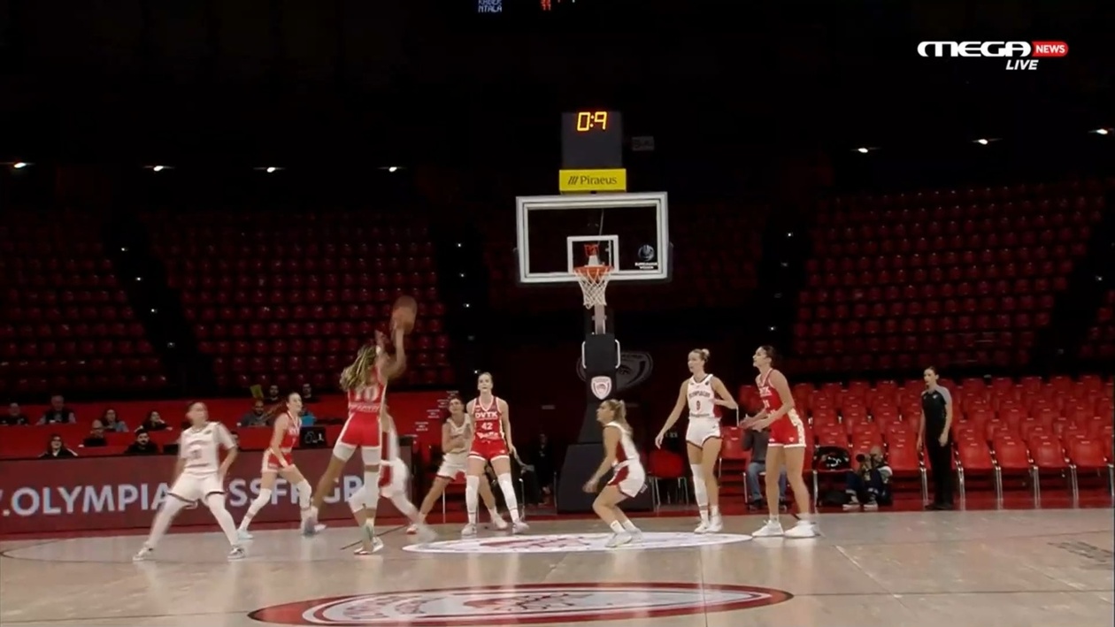 Το τρίποντο της Άχο στο ματς Ολυμπιακός και DVTK