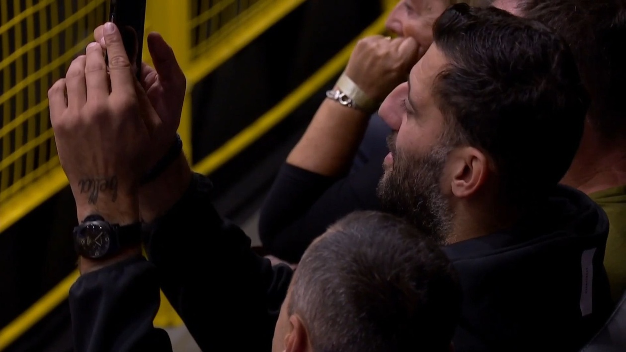 Ο Γιάννης Μπουρούσης στις εξέδρες του κλειστού του Αμαρουσίου