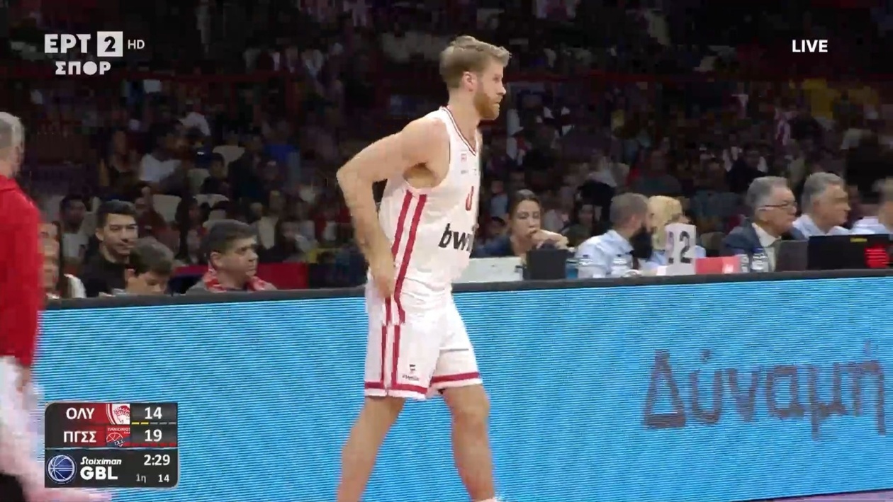 Ο θριαμβευτικός επαναπατρισμός του Ουόκαπ στο Στάδιο Ειρήνης και Φιλίας