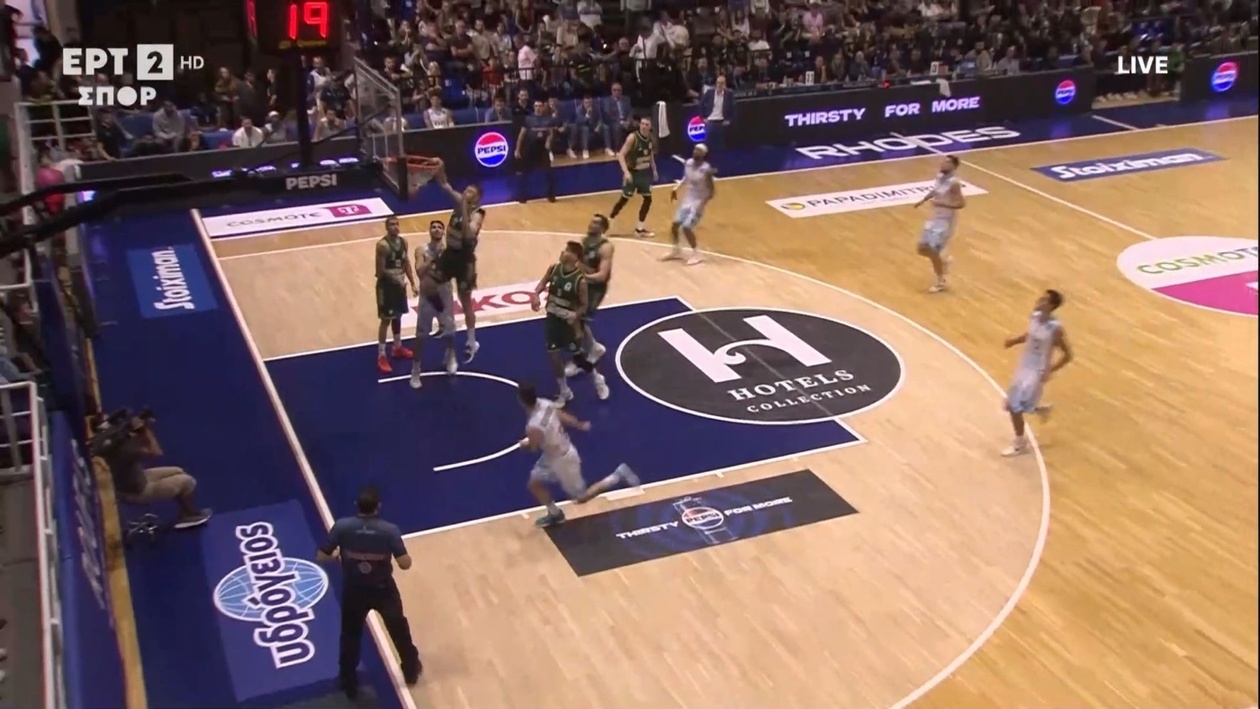 Στο επίκεντρο ο Ρογκαβόπουλος: Το κάρφωμα που σημάδεψε τον αγώνα