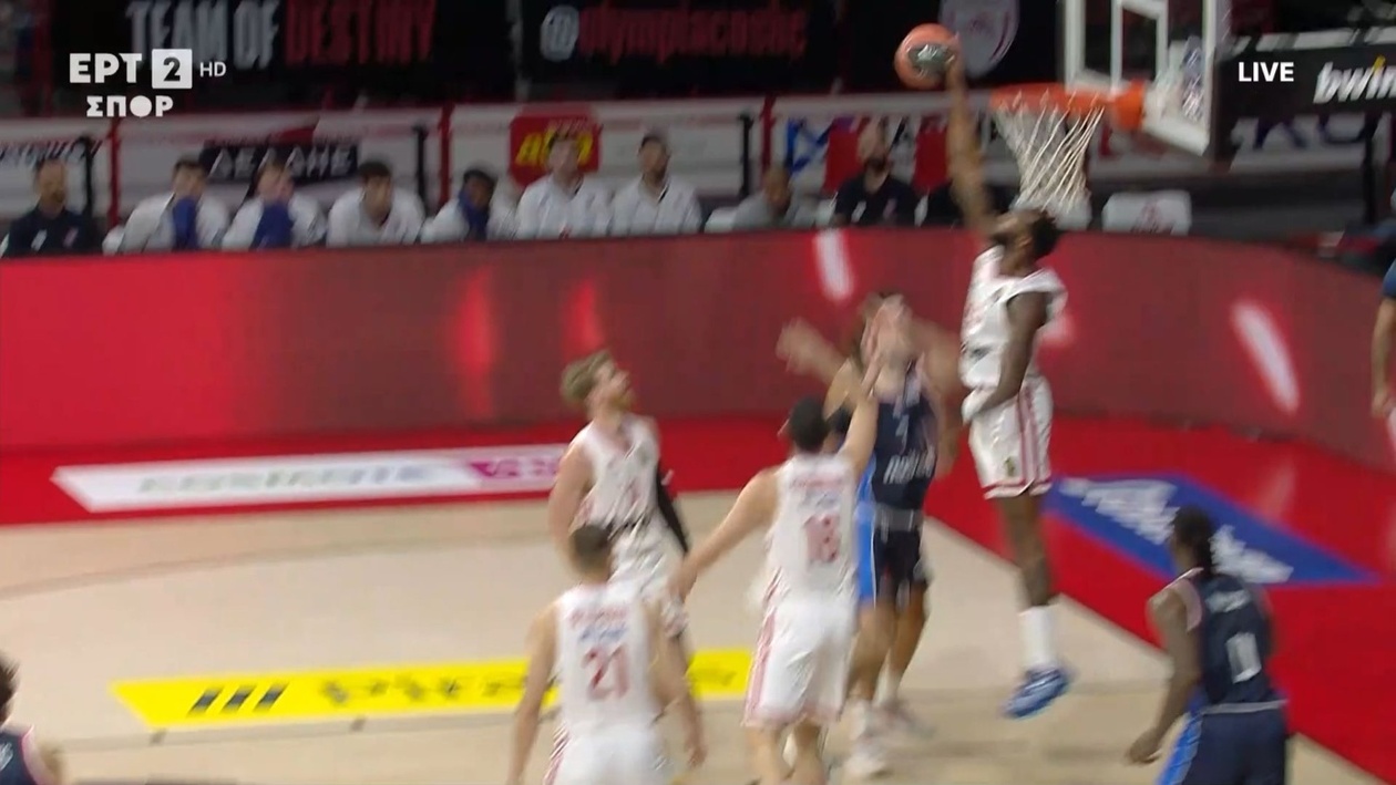 Στο παρκέ της Basket League: Η επιβλητική άμυνα του Χολ στον Πάπα