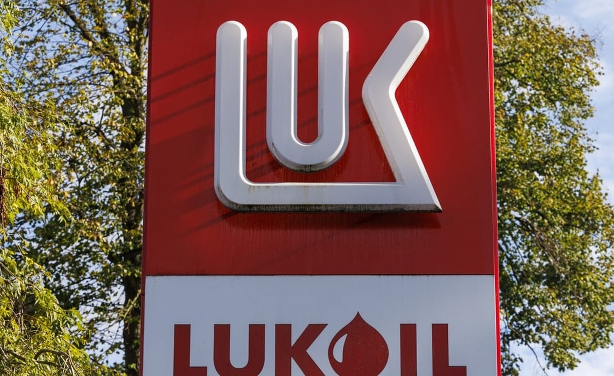 Το Lukoil πωλεί διεθνή περιουσιακά στοιχεία σε ελβετική εταιρεία