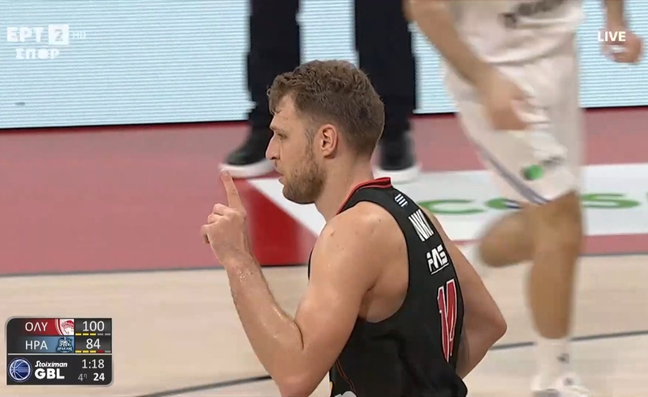 Ο Ολυμπιακός έφτασε τους 100 πόντους χάρη στο καλάθι του Βεζένκοφ