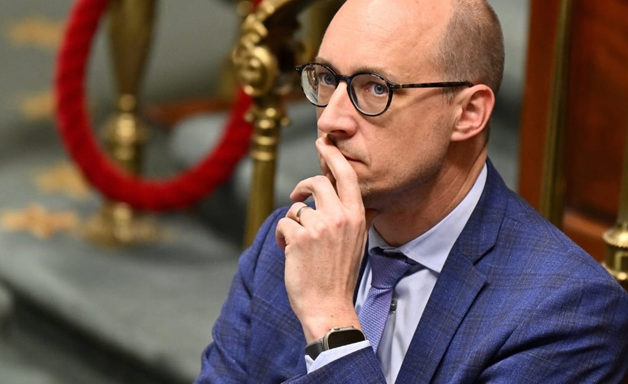 Βαν Πέτεγκεμ φαβορί για Eurogroup μετά την παραίτηση Ντόνοχιου