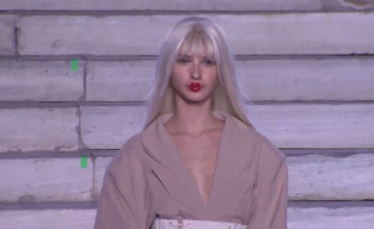 Η μεταμόρφωση της Ελένης στην επίδειξη μόδας του Λάκη Γαβαλά