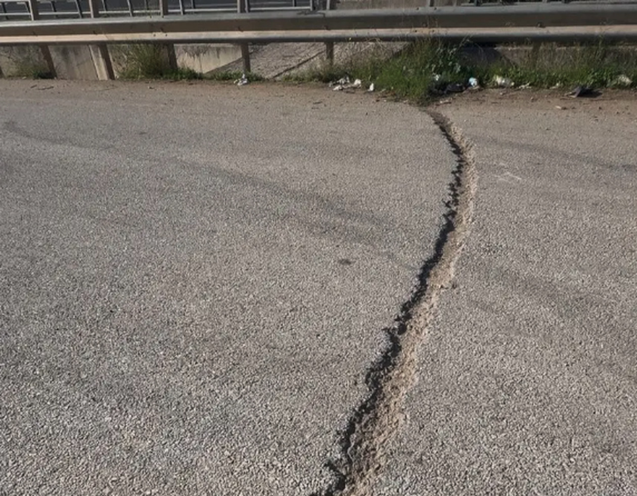 Σε οικισμό του Κορωπίου συνελήφθησαν οκτώ άτομα για παράνομη υδροδότηση