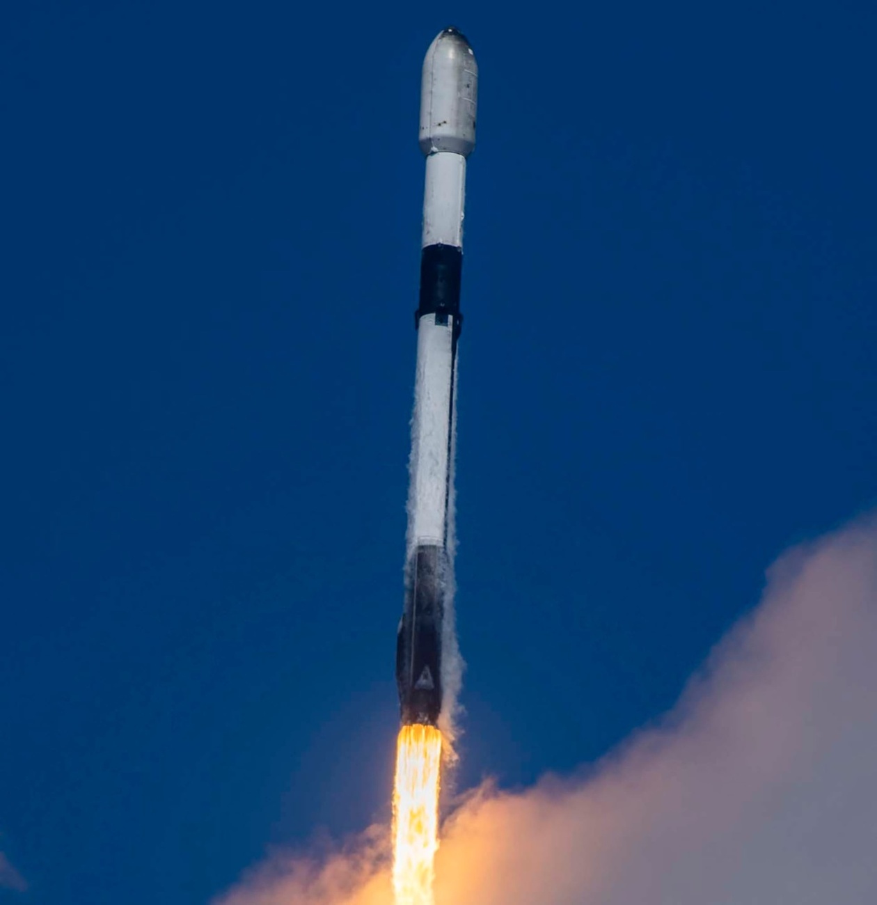 Starlink: Η SpaceX εκτοξεύει πάνω από 10.000 δορυφόρους στην τροχιά της γης