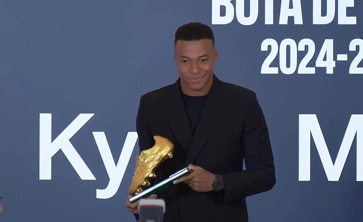 Ο Κιλιάν Μπαπέ παρέλαβε το Χρυσό Παπούτσι 2024-2025 στη Ρεάλ Μαδρίτης.