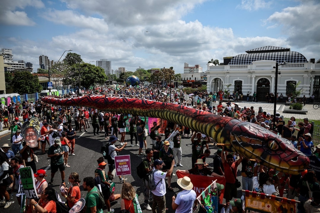 Χιλιάδες Διαδηλωτές στην COP30 της Βελέμ Απαιτούν Άμεση Δράση για το Κλίμα